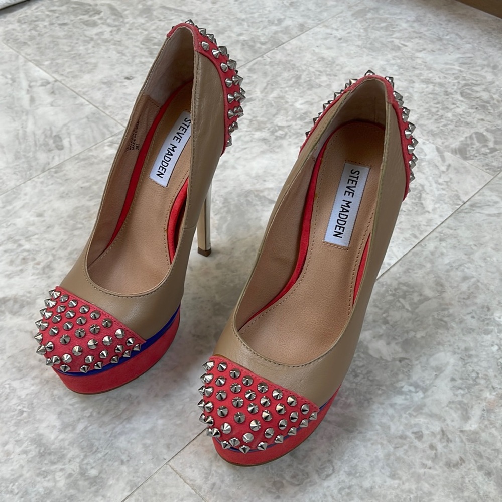 Steve Madden studded pumps
